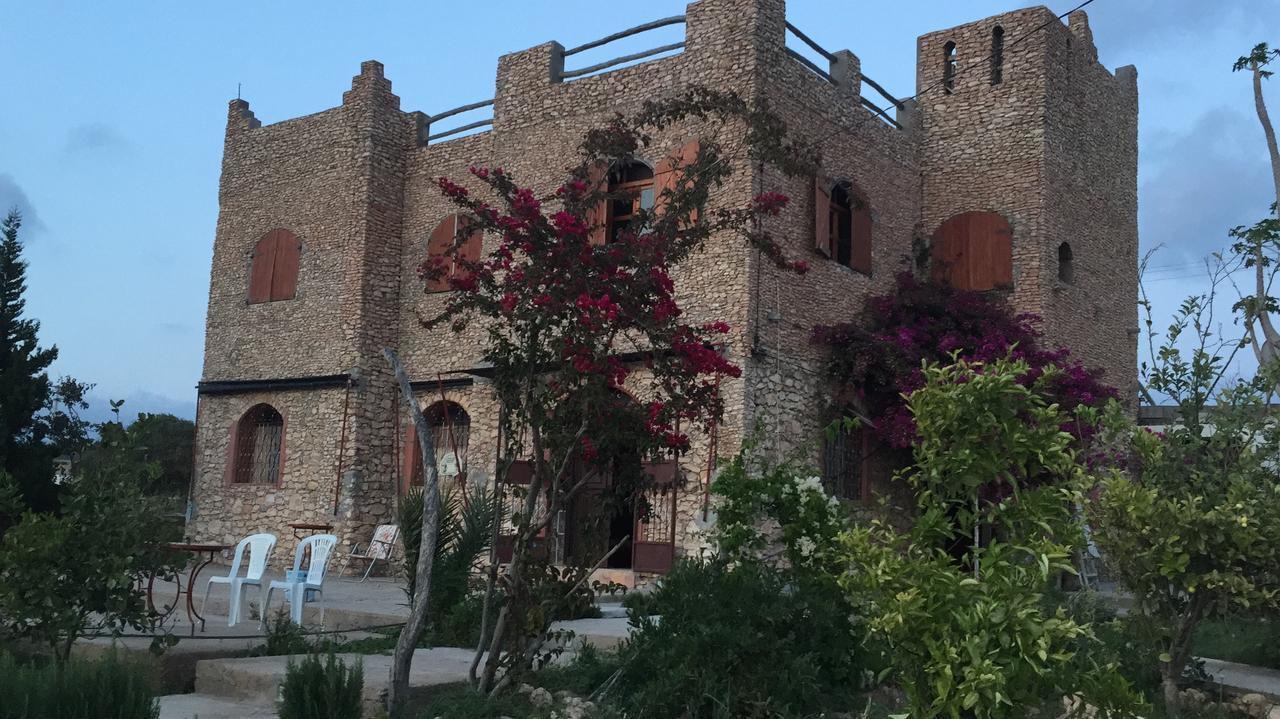 Hotel Aziki As-Sawíra Exteriér fotografie